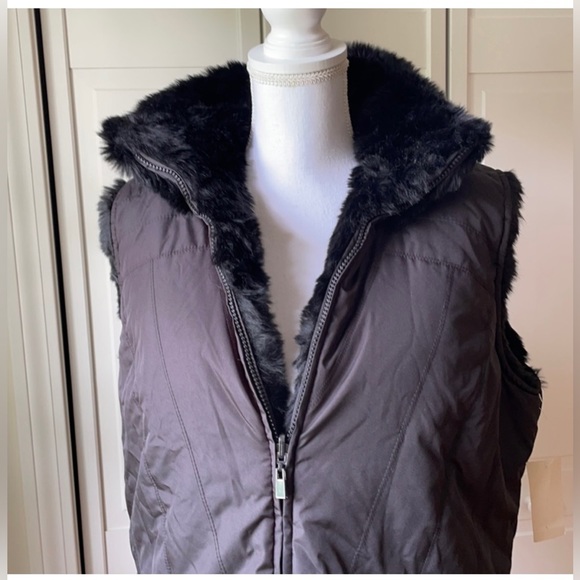 COLDWATER CREEK BLACK FUR LINED VEST IN SIZE XL - Picture 4 of 7